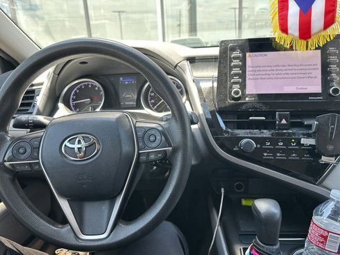 Used 2021 Toyota Camry LE image 7