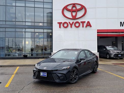 Used 2025 Toyota Camry XSE image 1