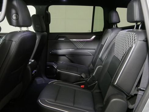 Used 2025 GMC Acadia Denali w/ Super Cruise Package AWD/4WD image 16