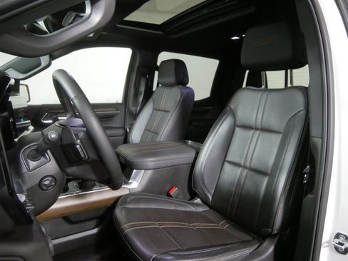 Used 2024 Chevrolet Silverado 1500 High Country w/ High Country Premium Package AWD/4WD image 14