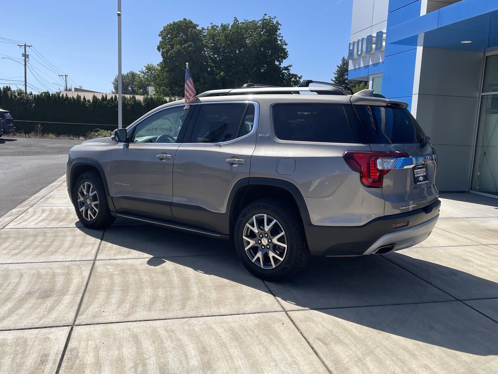 Used 2023 GMC Acadia SLE w/ Driver Convenience Package AWD/4WD image 3