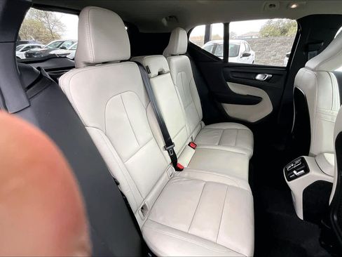Used 2025 Volvo XC40 B5 Ultra w/ Climate Package image 21