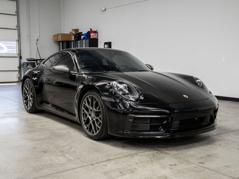 Used 2024 Porsche 911 Carrera T RWD image 3