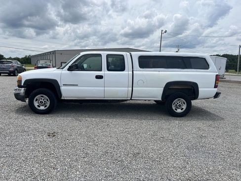 Used 2005 GMC Sierra 2500 W/T RWD image 3