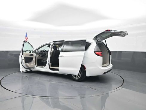 Used 2023 Chrysler Pacifica Touring-L FWD image 48