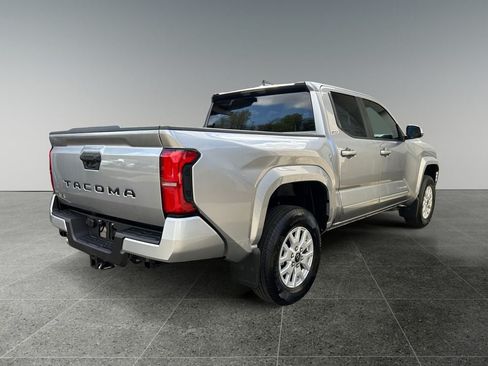 Used 2025 Toyota Tacoma SR5 AWD/4WD image 9