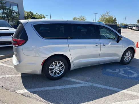 New 2026 Chrysler Pacifica Select image 31