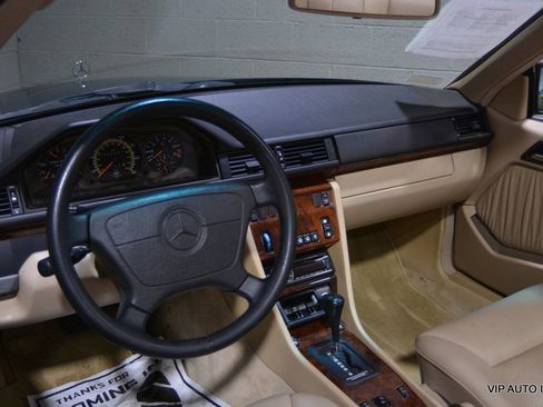 Used 1995 Mercedes-Benz E 320 Convertible image 32