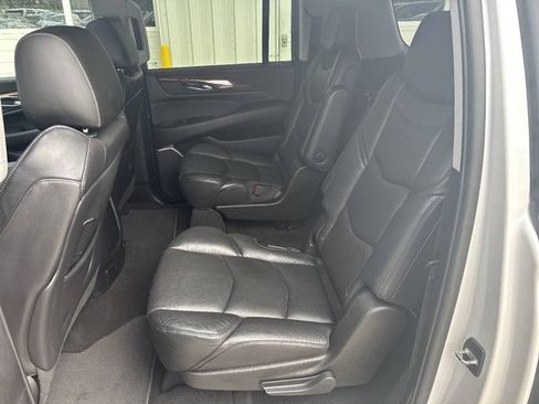 Used 2019 Cadillac Escalade ESV Luxury image 10
