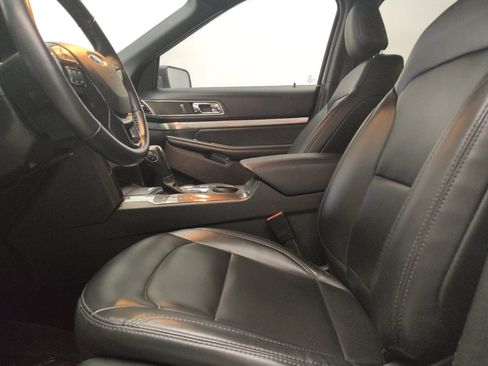 Used 2019 Ford Explorer XLT w/ Equipment Group 202A FWD image 17