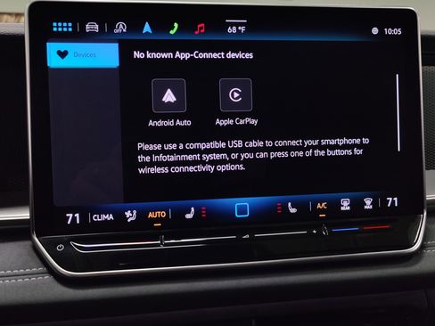 Used 2025 Volkswagen Tiguan SE image 19