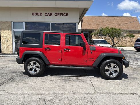 Used 2018 Jeep Wrangler Unlimited Sport S AWD/4WD image 2