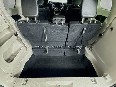 Used 2024 Chrysler Pacifica Touring-L FWD image 28