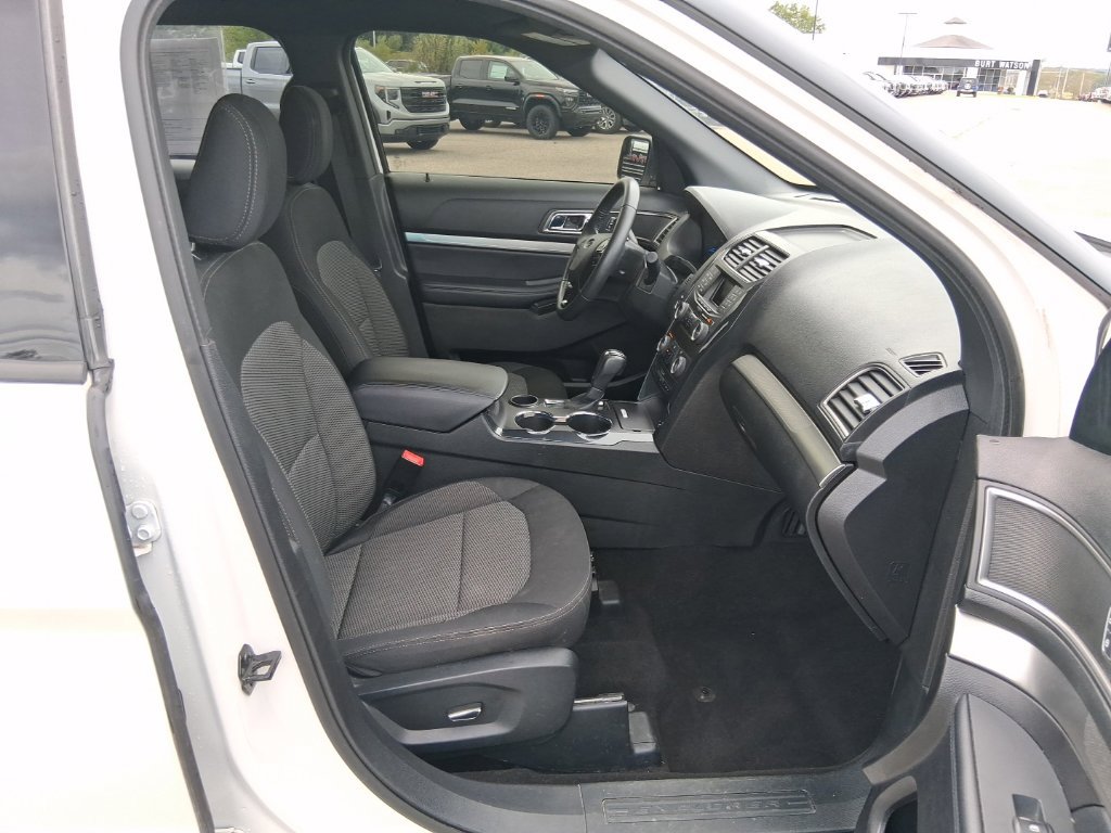 Used 2018 Ford Explorer XLT FWD image 10