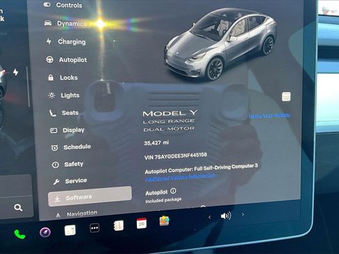 Used 2022 Tesla Model Y Long Range image 22