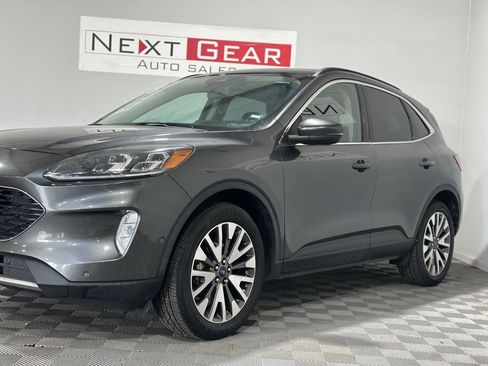 Used 2020 Ford Escape Titanium image 5