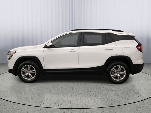 Used 2023 GMC Terrain SLE w/ Driver Convenience Package image 21