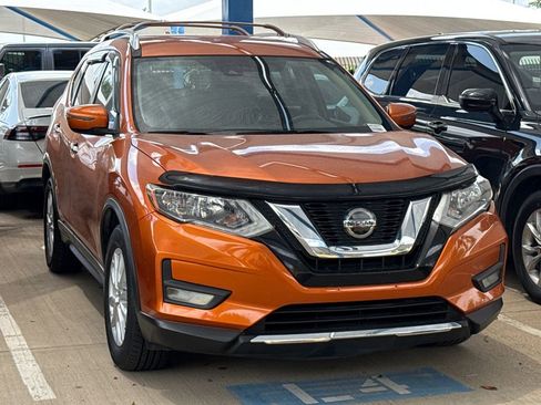 Used 2020 Nissan Rogue SV FWD image 3