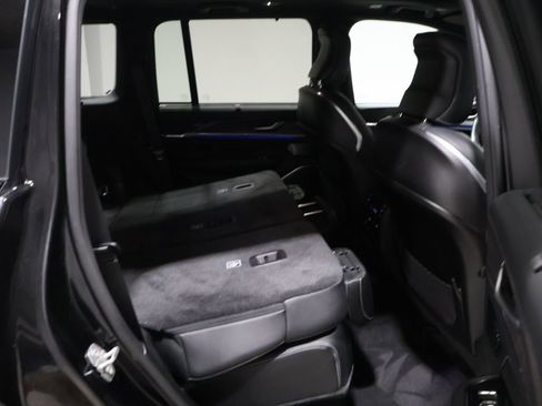 Used 2022 Jeep Grand Cherokee Overland w/ Luxury Tech Group IV image 21