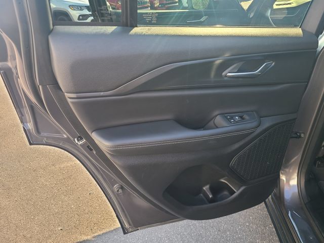 Used 2024 Jeep Grand Cherokee Laredo X w/ Luxury Tech Group I AWD/4WD image 18