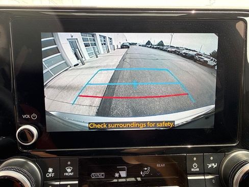 Used 2025 Toyota Highlander XLE AWD/4WD image 18