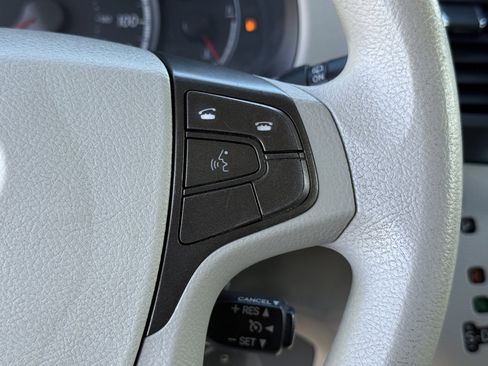 Used 2013 Toyota Sienna LE image 24