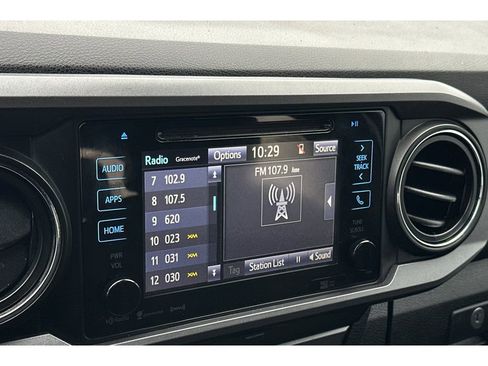 Used 2018 Toyota Tacoma TRD Off-Road image 19