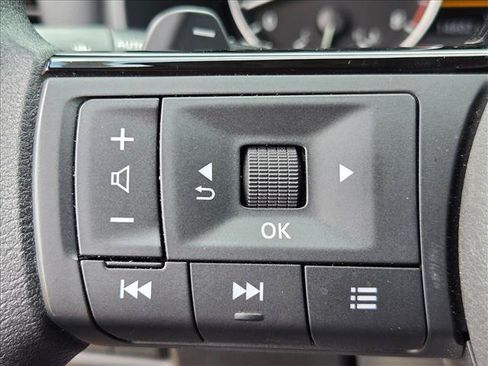 Used 2023 Nissan Rogue SV FWD image 9