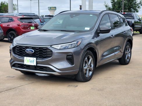 Used 2023 Ford Escape ST-Line w/ Tech Pack #1 AWD/4WD image 4