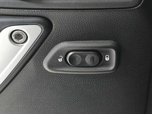 Used 2015 Jeep Wrangler Unlimited Rubicon w/ Connectivity Group AWD/4WD image 22