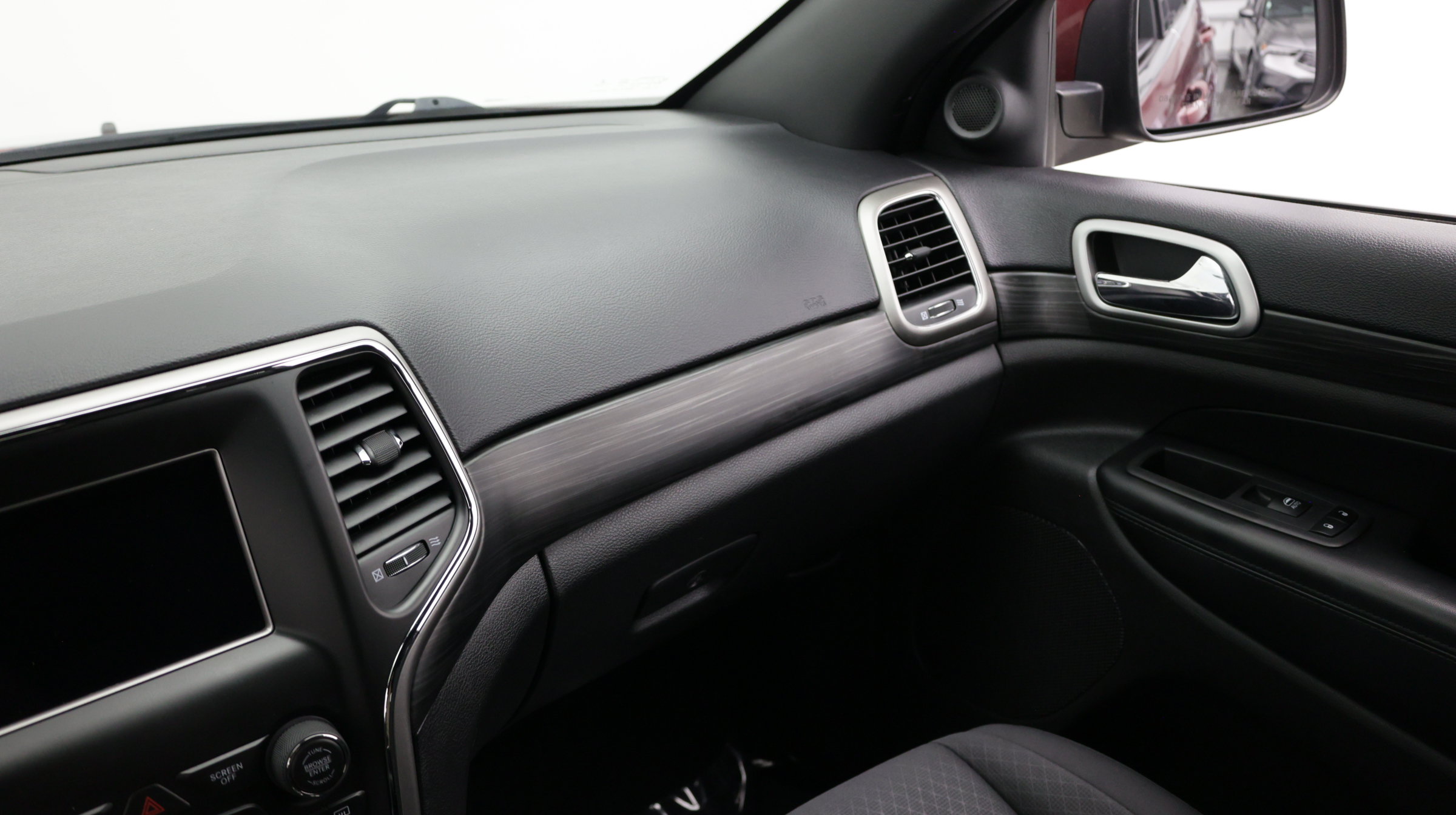 Used 2019 Jeep Grand Cherokee Laredo RWD image 36