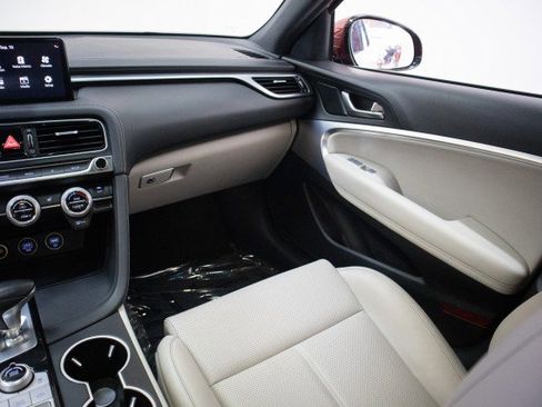 Used 2022 Genesis G70 2.0T image 27