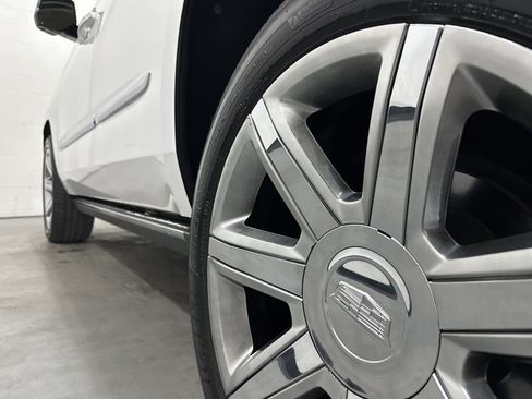 Used 2016 Cadillac Escalade Premium RWD image 16