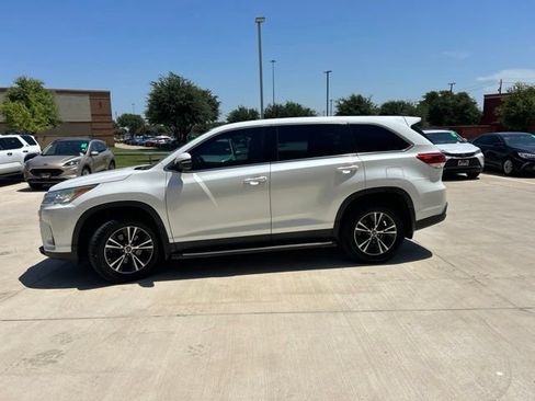 Used 2019 Toyota Highlander LE FWD image 5