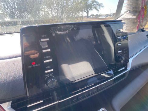 Used 2021 Toyota Sienna LE image 7