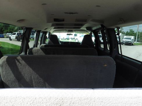 Used 2007 Chevrolet Express 3500 Extended Passenger RWD image 16