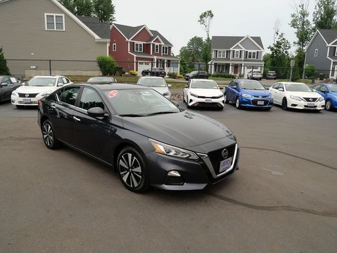 Used 2022 Nissan Altima 2.5 SV AWD/4WD image 2