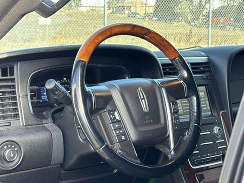 Used 2015 Lincoln Navigator 4WD image 31