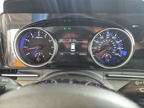 Used 2023 Kia Carnival EX FWD image 6