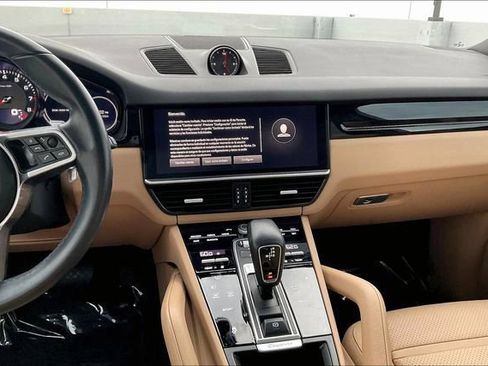 Used 2022 Porsche Cayenne AWD/4WD image 6