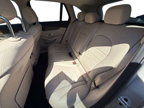 Used 2022 Mercedes-Benz GLC 300 4MATIC image 16
