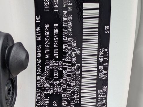 Used 2015 Toyota Highlander LE image 25