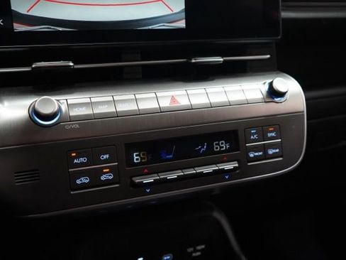 Used 2025 Hyundai Kona SEL image 27