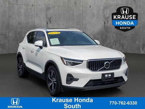 Used 2023 Volvo XC40 B5 Plus AWD/4WD image 1