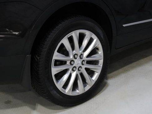 Used 2017 Cadillac XT5 Platinum image 28