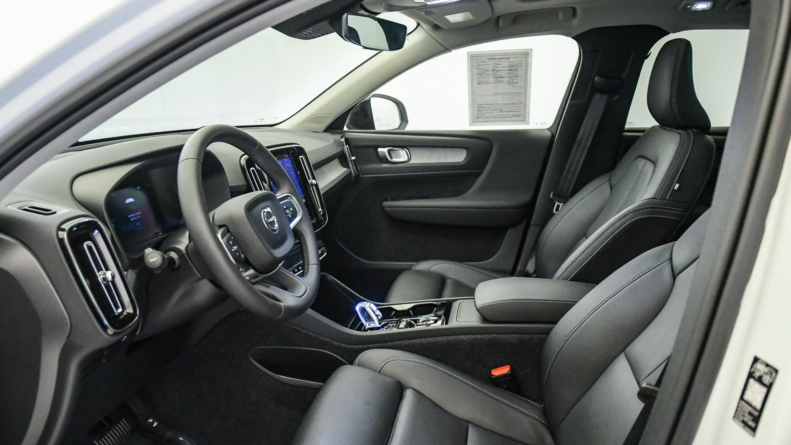 Certified 2026 Volvo XC40 B5 Plus AWD/4WD image 17