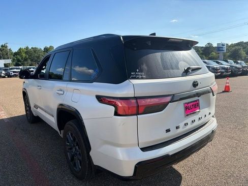 Used 2025 Toyota Sequoia Platinum AWD/4WD image 6