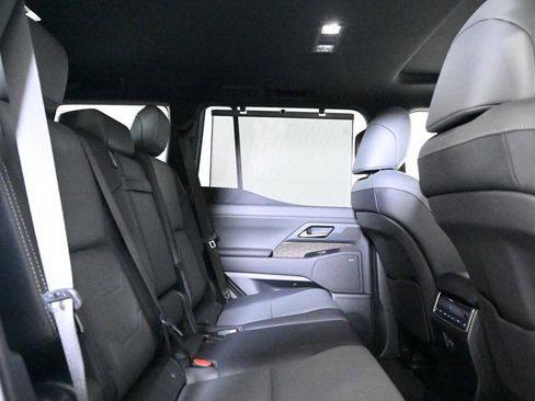 Used 2025 Lexus GX 550 image 17