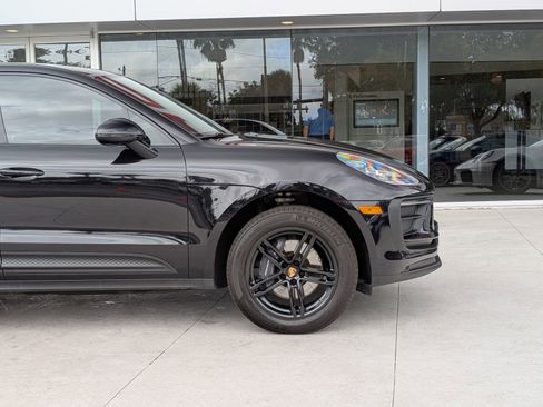 Used 2025 Porsche Macan image 11