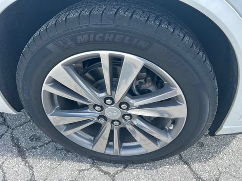 Used 2022 Cadillac XT6 Premium Luxury w/ Technology Package FWD image 9